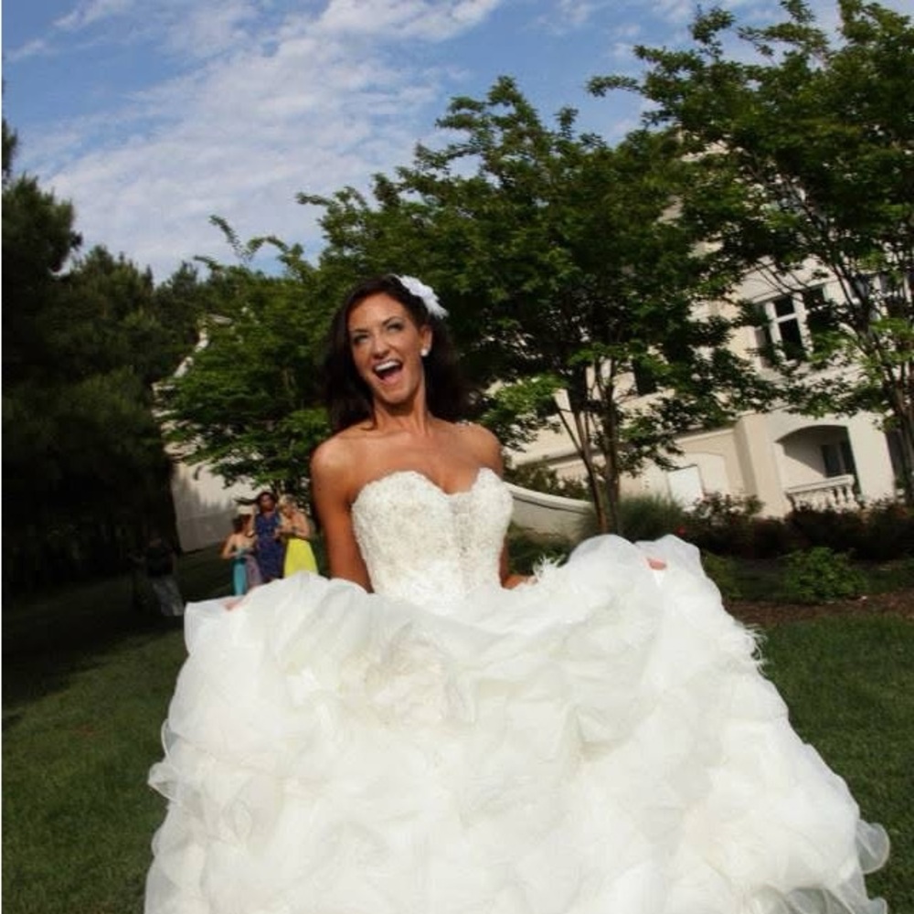 Allure Bridals White Strapless Wedding Dress